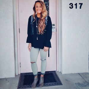 Cute black oversized long sleeve shirt/crewneck